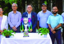 প্রিমিয়ার ইউনিভার্সিটিতে আন্তঃবিশ্ববিদ্যালয় ফুটবল টুর্নামেন্টের ট্রফি