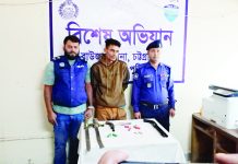 রাউজানে ১৫ মামলার আসামি অস্ত্রসহ গ্রেপ্তার