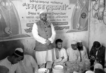 রঙিন ঘুড়ি ফাউন্ডেশনের এতিমখানায় শিক্ষা উপকরণ বিতরণ