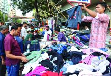 ভোরের হিমেল হাওয়া জানান দিচ্ছে শীতের আগমনী