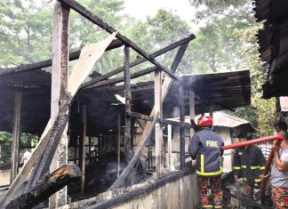 সীতাকুণ্ডে আগুনে পুড়ল ২ বসতঘর