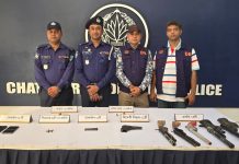 অস্ত্র-গুলিসহ দুই ডাকাত ও হাটহাজারীতে ১৬ মামলার আসামি আটক