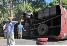 চকরিয়ায় যাত্রীবাহী বাস খাদে, আহত ৭