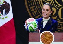 নিজের বিশ্বকাপ টিকেট সামর্থ্যহীন তরুণীকে দেবেন মেক্সিকোর প্রেসিডেন্ট