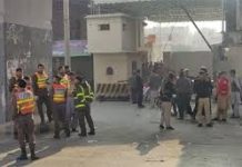 পাকিস্তানে আধাসামরিক বাহিনীর সদর দপ্তরে হামলা, ৩ জঙ্গিসহ নিহত ৬