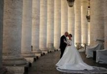 স্বামী বা স্ত্রী একজনই যথেষ্ট, ক্যাথলিকদের বলল ভ্যাটিকান