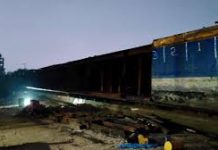 চট্টগ্রাম থেকে ভাড়ায় নিয়ে নারায়ণগঞ্জ ডকইয়ার্ডে কেটে ফেলা হলো বার্জ