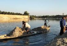 ফটিকছড়িতে এক ব্যক্তিকে ৫০ হাজার টাকা জরিমানা, বালু জব্দ