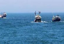 দুইটি ট্রলারসহ ১২ জেলেকে ধরে নিয়ে গেল আরাকান আর্মি