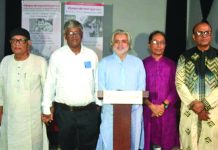 ঋত্বিক ঘটক সমাজের নানা অসঙ্গতি চলচ্চিত্রে চিত্রায়িত করেছেন