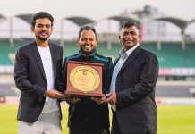 শততম টেস্টে মুশফিকের সম্মাননা