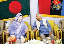 সেনাকুঞ্জের অনুষ্ঠানে ড. ইউনূস ও খালেদা জিয়ার আলাপ