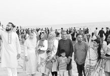 মীরসরাই শিল্পনগর সমুদ্রসৈকতে দর্শনার্থীদের ভিড় বাড়ছে