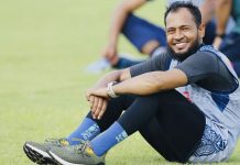 মুশফিককে ছাড় দিতে চায় না আয়ারল্যান্ড