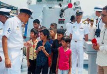 নৌবাহিনীর জাহাজ জনসাধারণের পরিদর্শনের জন্য উন্মুক্ত