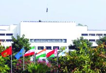 পাকিস্তানে ক্ষমতা বাড়ল সেনা প্রধানের, কমল সুপ্রিম কোর্টের