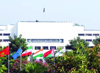 পাকিস্তানে ক্ষমতা বাড়ল সেনা প্রধানের, কমল সুপ্রিম কোর্টের