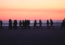 যুক্তরাজ্যে স্থায়ী হতে আবেদনে লাগবে ২০ বছর