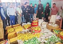 গ্যারেজে নকল সাবানের কারখানা