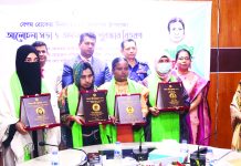 আমাদের উচিত সফল হতে নারীদের সহযোগিতা করা