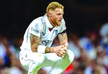 ইংলিশদের ক্যাচ ছাড়ার মহড়া ব্রিজবেনে লিড নিল অস্ট্রেলিয়া