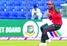 পাঁচ ক্যাচ নিয়ে তানজিদ হাসানের বিশ্ব রেকর্ড