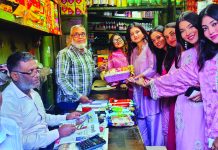 পাহাড়তলী ও রিয়াজউদ্দিন বাজারে লাক্স সুপারস্টারের ৫ প্রতিযোগী