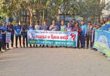 চট্টগ্রামে ক্রিকেট লিগ শুরুর দাবিতে মানববন্ধন ও সমাবেশ