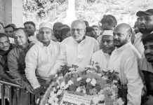 জিয়াউর রহমানের কবরে গিয়াস উদ্দিন কাদেরের শ্রদ্ধা নিবেদন