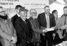 দুর্ঘটনায় হতাহতদের মাঝে বিআরটিএর ক্ষতিপূরণের চেক বিতরণ