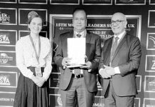 লাইফটাইম অ্যাচিভমেন্ট সম্মাননা পেলেন ব্যারিস্টার মনোয়ার