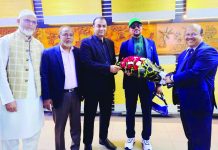 দেশে ফিরলেন সিটি মেয়র ডা. শাহাদাত হোসেন