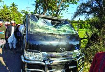 হর্নের শব্দে ক্ষুব্ধ হয়ে বিয়ের গাড়ি ভাঙচুর