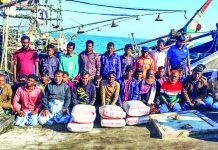 মিয়ানমারে পাচারকালে দেড় হাজার বস্তা সিমেন্টসহ আটক ৩০