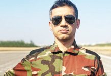 বিজয় দিবসে হাদির ছবি আঁকা হেলমেট পরে প্যারাট্রুপিং করবেন আশিক চৌধুরী