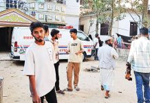 ৩৬ ঘণ্টা বাবার লাশ ঘরের সামনে