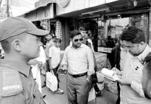 হাটহাজারীর চৌধুরীহাট অভিযান ১০ মামলায় অর্ধলক্ষ টাকা জরিমানা