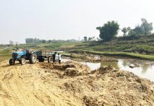 ফটিকছড়িতে অস্তিত্ব বিপন্নের পথে হালদা নদী!