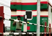 ভুল করে ট্রেনের জরুরি চেইন টান দিল যাত্রী, কালুরঘাট সেতুতে যানজট