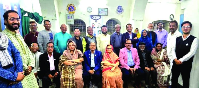 Lion Service Complex===