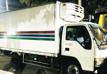 লোহাগাড়ায় অস্ত্রের মুখে চালককে জিম্মি করে মাছভর্তি কাভার্ড ভ্যান ছিনতাই