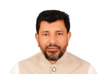 লোহাগাড়ায় অর্ধলাখ টাকা জরিমানা গুণলেন ধানের শীষের প্রার্থী