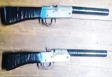 রাউজানে সাইনবোর্ডের আড়ালে রাখা দুটি অস্ত্র উদ্ধার