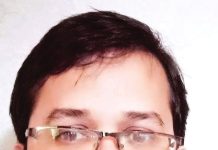 টেক্সি থেকে ছিটকে পড়ে গাছের সঙ্গে ধাক্কা, শিক্ষকের মৃত্যু