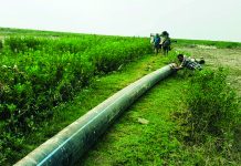 সীতাকুণ্ডে বালু উত্তোলনে গ্রামবাসীর বাধা, সরিয়ে নেয়া হল পাইপ