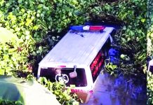 চালকের চোখে ঘুম, অ্যাম্বুলেন্স গিয়ে পড়ল পুকুরে