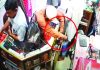 কর্মচারীর চোখ ফাঁকি দিয়ে স্বর্ণের দোকানে চুরি