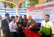 বাঁশখালীতে স্কুল শিক্ষার্থীদের শিক্ষা সামগ্রী দিল জাপানি সংগঠন
