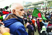 এক নজর দেখছি, তাতেই খুশি