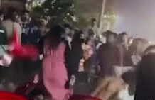 সিআরবিতে দুই নারীকে চেয়ার দিয়ে পেটালেন যুবক, ভিডিও ভাইরাল